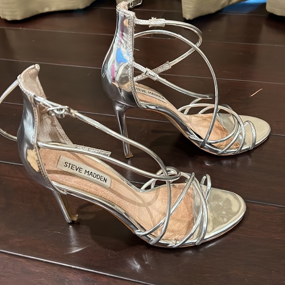 Steve Madden Silver strappy heels - Picture 4 of 5